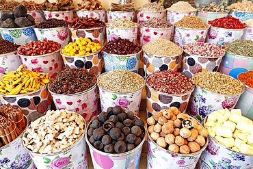 Arabian spices on display in a shop in the spice souk in Deira, Dubai, United Arab Emirates, Middle East