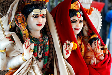 Lord Shiva and his wife Parvati, statues of Hindu gods, Kathmandu, Nepal, Asia