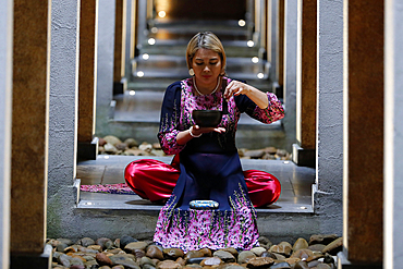 Tibetan bowl, Buddhist woman practising a singing bowl for sound therapy in atmosphere for healing, meditation, yoga and relaxation, Quang Ninh, Vietnam, Indochina, Southeast Asia, Asia