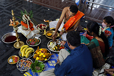 Sri Srinivasa Perumal Hindu temple, Hindu priest (Brahmin) performing puja ceremony and rituals, Singapore, Southeast Asia, Asia