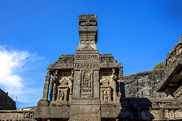 Stone Diya Stambha pillar in the Kailash Temple, Ellora Caves, UNESCO World Heritage Site, Maharashtra, India, Asia