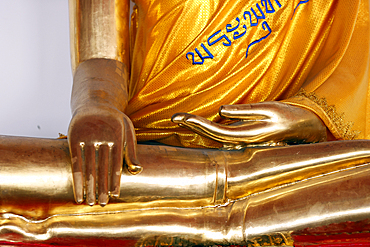 Golden Buddha statue, earth witness gesture, Wat Pho (Temple of the Reclining Buddha), Bangkok, Thailand, Southeast Asia, Asia