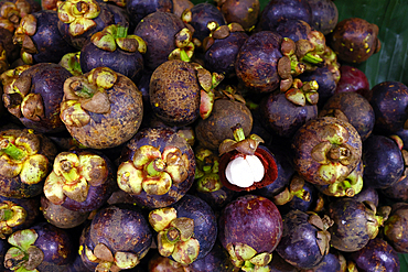 Mangosteens for sale, Psar Thmei Central Market, Phnom Penh, Cambodia, Indochina, Southeast Asia, Asia