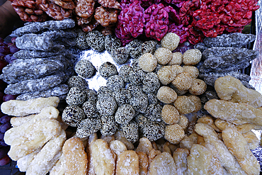 Variety of delicious cakes sold at street market stall, special food for Ramadan, Surabaya, Java, Indonesia, South East Asia, Asia