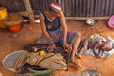 Workshop where peanuts are transformed into klui klui sticks in central Benin