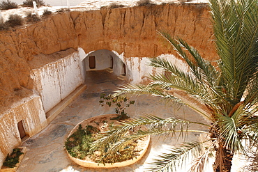 Troglodyte pit home, Berber underground dwellings, Matmata, Tunisia, North Africa, Africa