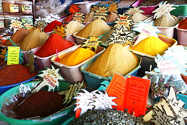 Spices on stall in market of Souk Jara, Gabes, Tunisia, North Africa, Africa