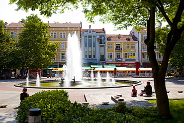 Fountain in Knyaz Alexander Battenberg Square (King Alexander Battenberg Square) (City Hall Square), Plovdiv, Bulgaria, Europe