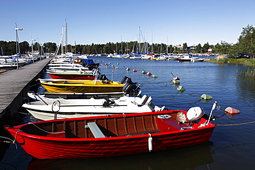 Motor boats moored at jetty in the marina, Syaraumanlahti Bay, Gulf of Bothnia, Rauma, Satakunta, Finland, Scandinavia, Europe