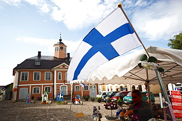 Finnish flag and medieval Town Hall, Old Town Square, Porvoo, Uusimaa, Finland, Scandinavia, Europe