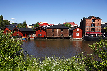 Old red hut granary warehouses on banks of River Porvoonjoki, Porvoo, Uusimaa, Finland, Scandinavia, Europe