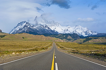 Road leading to Mount Fitzroy near El Chalten, Los Glaciares National Park, UNESCO World Heritage Site, Patagonia, Argentina, South America