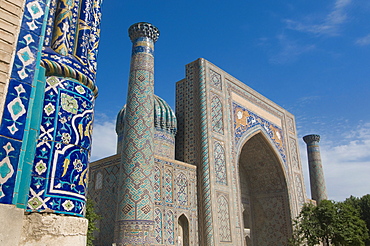 Sher Dor Medressa at the Registan, UNESCO World Heritage Site, Samarkand, Uzbekistan, Central Asia