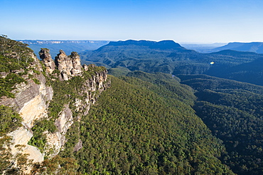 The Three Sisters and rocky sandstone cliffs of the Blue Mountains, New South Wales, Australia, Pacific 