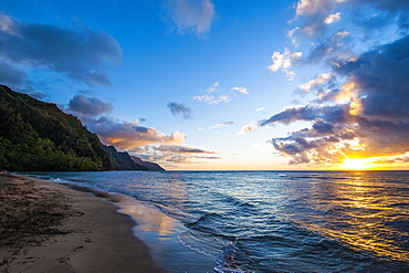 Sunset on the Napali coast, Kauai, Hawaii,United States of America, Pacific