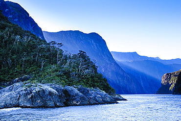 Early morning light in Milford Sound, Fiordland National Park, UNESCO World Heritage Site, South Island, New Zealand, Pacific