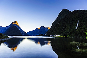 Early morning light in Milford Sound, Fiordland National Park, UNESCO World Heritage Site, South Island, New Zealand, Pacific