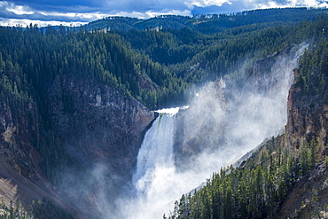 The Upper Falls in the Grand Canyon of Yellowstone in the Yellowstone National Park, UNESCO World Heritage Site, Wyoming, United States of America, North America