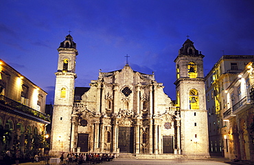 Plaza de la Catedral de San Cristobal de la Habana at twilight with people at outdoor restaurant, Havana, Cuba, West Indies, Central America