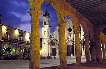 Plaza de la Catedral de San Cristobal de la Habana at dusk with diners at oudoor restaurant, Havana, Cuba, West Indies, Central America