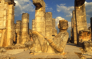 Statue of Chac Mool, the Mayan rain god, Temple of Warriors, Chichen Itza, UNESCO World Heritage Site, Yucatan, Mexico, North America