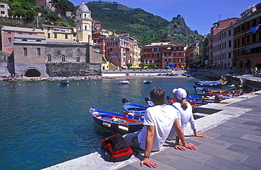 Couple enjoying harbour view, Vernazza, Cinque Terre, Liguria, Italy, Europe