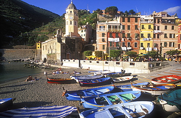 The beach with fishing boats, Vernazza, Cinque Terre, UNESCO World Heritage Site, Liguria, Italy, Europe