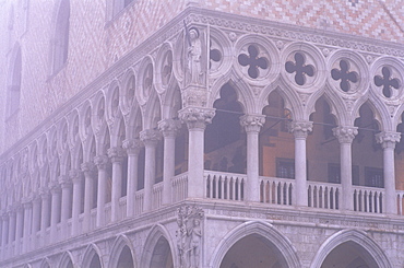 Exterior facade of the Doge's Palce (Palazzo Ducale)on a foggy day, Venice, UNESCO World Heritage Site, Veneto, Italy, Europe