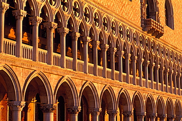 Exterior facade of arches on the Doge's Palace, (Palazzo Ducale), Venice, UNESCO World Heritage Site, Veneto, Italy, Europe