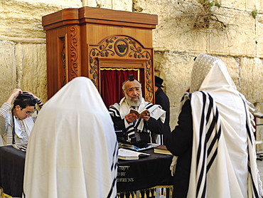 Western Wall or Wailing Wall with worshippers, Jerusalem, Israel, Middle East