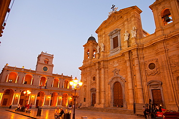 Palazzo VII Aprile, home of Marsala Town Hall, and Chiesa Madre dedicated to St. Thomas of Canterbury, Piazza della Repubblica, Marsala, Sicily, Italy, Europe