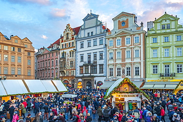 Christmas Market, Staromestske namesti (Old Town Square), Stare Mesto (Old Town), UNESCO World Heritage Site, Prague, Czech Republic, Europe