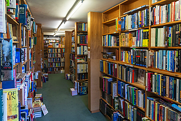 UK, Wales, Powys, Hay-on-Wye, Bookshop, Bookshelves