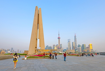 Monument to the People's Heroes, Huangpu Park, The Bund, Huangpu District, with the Pudong skyline beyond, Shanghai, China, Asia 