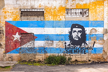 Che Guevara and Cuban Flag mural, La Habana Vieja, Havana, Cuba, West Indies, Caribbean, Central America