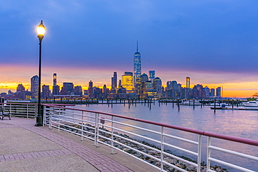 Manhattan, Lower Manhattan and World Trade Center, Freedom Tower in New York across Hudson River from Harismus Cover, Newport, New Jersey, United States of America, North America