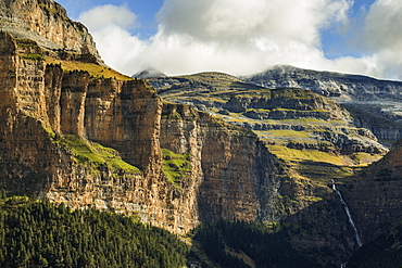 Walls of Punta Gallinero and Cotatuero cascade on the Ordesa Valley's northern rim, Ordesa National Park, Pyrenees, Aragon, Spain, Europe