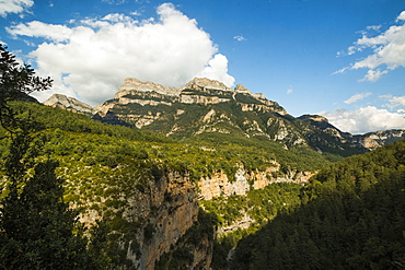 Limestone Sestrales massif and Anisclo Canyon, popular for hiking, Ordesa National Park, Pyrenees, Aragon, Spain, Europe