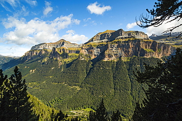 Mondarruego, Punta Gallinero and Monte Perdido peaks over the Ordesa Valley North rim, Ordesa National Park, Pyrenees, Aragon, Spain, Europe