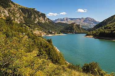 Lanuza village and resevoir, with Sierra Tendenera range beyond, Tena Valley, Sallent de Gallego, Pyrenees, Huesca Province, Spain, Europe