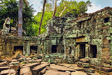 Enclosure in 12th century Preah Khan (Prrah Khan) Buddhist temple complex, saved from the jungle but left part ruined, Angkor, UNESCO World Heritage Site, Siem Reap, Cambodia, Indochina, Southeast Asia, Asia