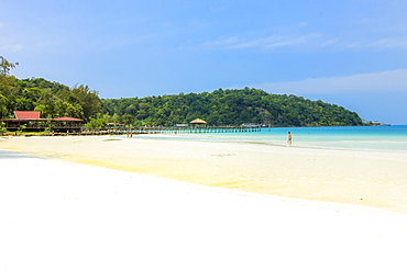 Beautiful white sand beach on this popular holiday island, Koh Rong Sanloem Island, Sihanoukville, Cambodia, Indochina, Southeast Asia, Asia