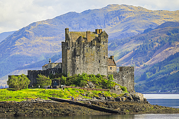 Picturesque 13th century Eilean Donan Castle on a tidal island by the Kyle of Loch Alsh, Eilean Donan, Dornie, Kyle of Loch Alsh, West Highlands, Scotland, United Kingdom, Europe