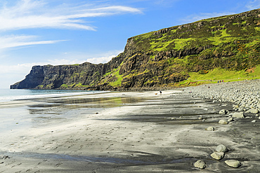 Talisker Bay on the west coast, known for its beauty & white & black sands, an SSSI for it's basalt lava rock, calcareous scree, rocky slopes & Burnet Moth habitat. Talisker Bay, Carbost, Skye, Inner Hebrides, Skye, Scotland, UK