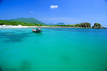 Blue waters off Ebony Island (Hon Mun), one of a group of offshore islands, Nha Trang, Vietnam, Indochina, Southeast Asia, Asia