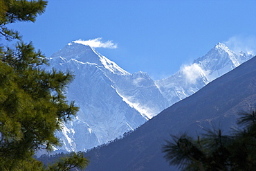 View to Mount Everest and Lhotse from the trail near Namche Bazaar, Nepal, Himalayas, Asia