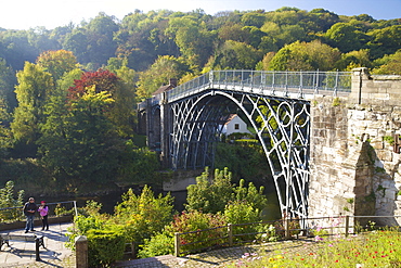 Worlds first iron bridge spans the banks of the River Severn in autumn sunshine, Ironbridge, UNESCO World Heritage Site, Shropshire, England, United Kingdom, Europe