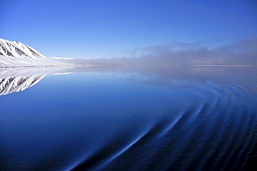 Ripples on sea in summer, Liefdefjorden, Spitzbergen, Svalbard, Arctic Norway, Scandinavia, Europe