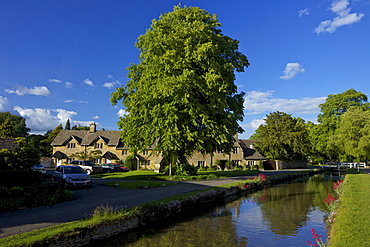 River Eye flowing through the pretty village of Lower Slaughter, the Cotswolds, Gloucestershire, England, United Kingdom, Europe