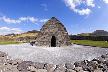 Gallarus Oratory, Dingle Peninsula, County Kerry, Munster, Republic of Ireland, Europe